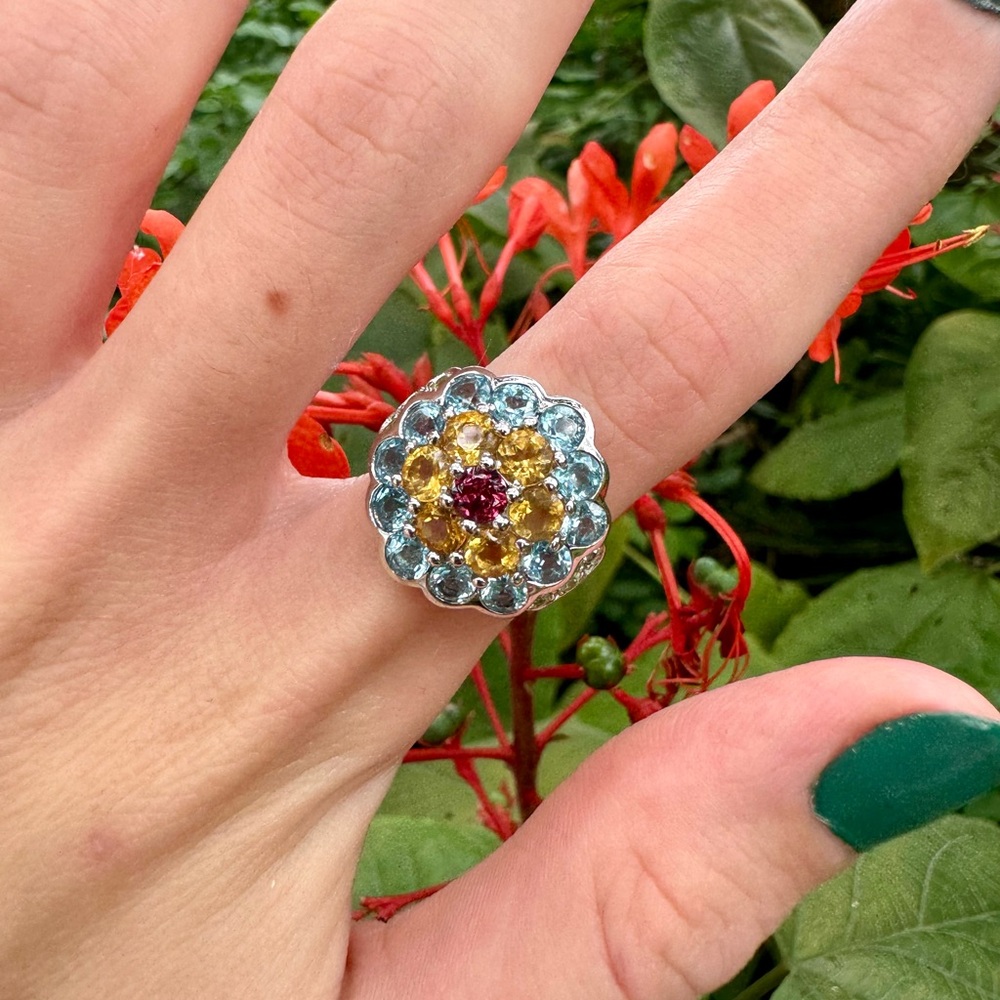 Vtg.925 Sterling Silver Gorgeous Natural Stone  flower cocktail ring.Size 6